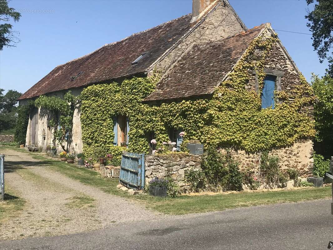 Maison à LUSSAC-LES-EGLISES