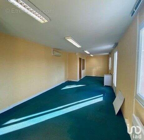 Photo 7 - Commerce à RUFFEC