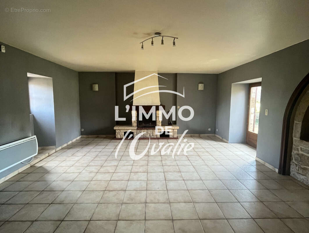 Maison à LES QUATRE-ROUTES-DU-LOT