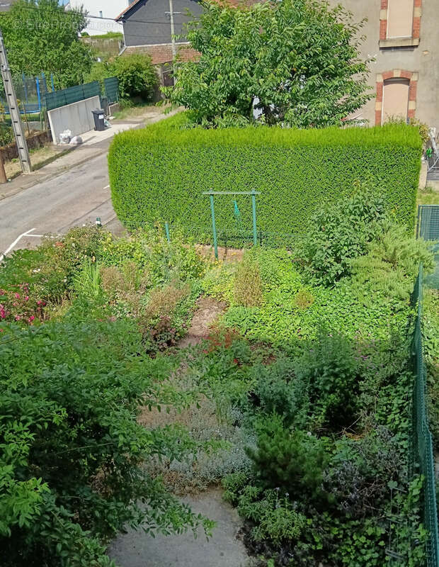 Sur la commune de RUSSANGE, maison mitoyenne F5. - photo 3