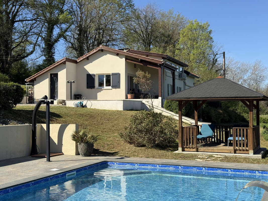 Maison à SAINTE-MAURE-DE-PEYRIAC