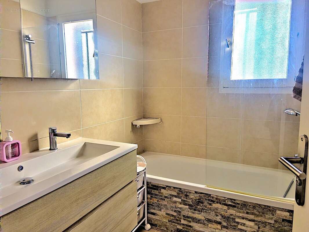 Maison à SAINT-LAURENT-DU-VAR