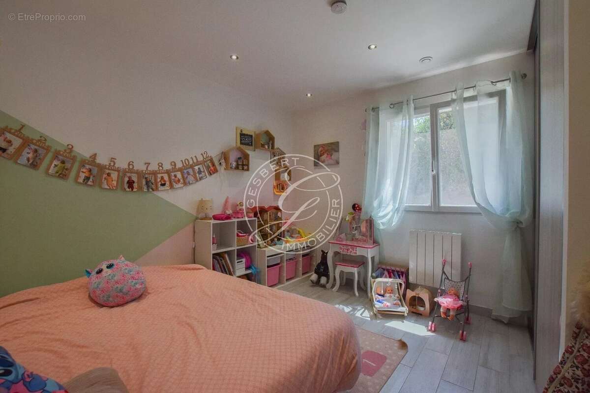 A vendre flayosc - villa  de 225 m2 avec piscine à pieds au village - photo 16