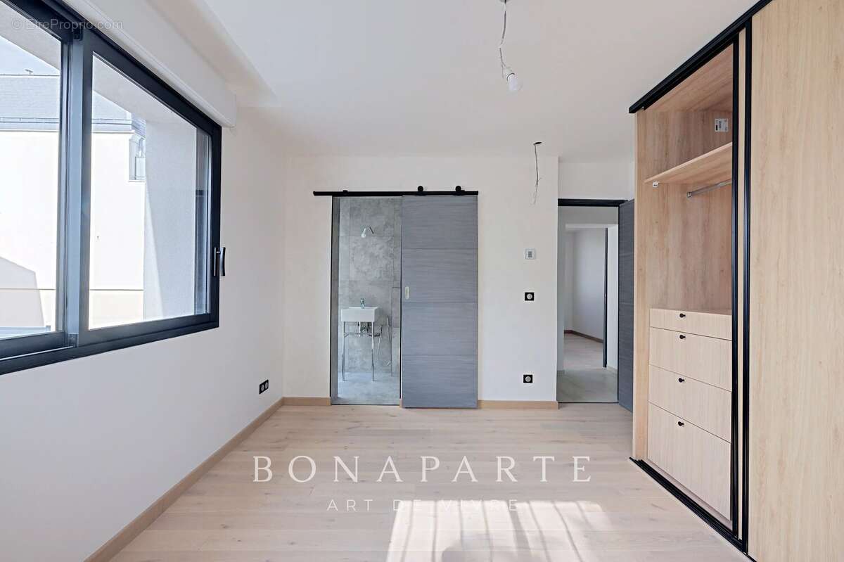 ANTONY centre – Maison récente de 230 m² avec ascenseur, piscine 8x4 et dépendances sur terrain de 1 150 m² - photo 12