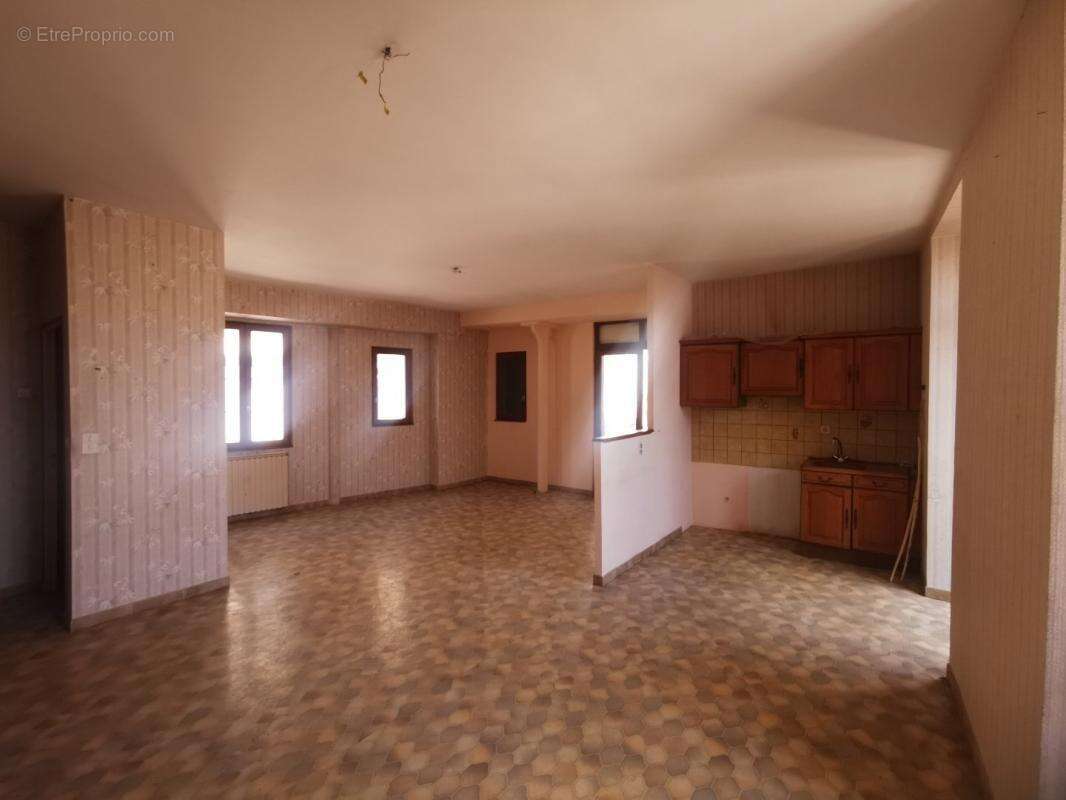 Maison à SEVERAC-LE-CHATEAU