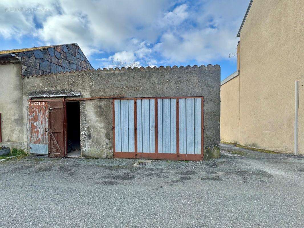Stationnement 1 pièce / 44 m² / 10 000 EUR / SAINT-SALVY-DE-LA-BALME - photo 2