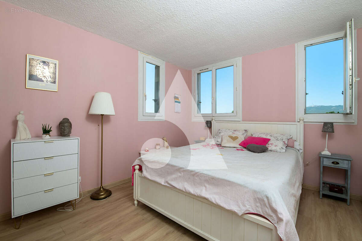 MARSEILLE 13e ? T4 traversant de 85,70 m² avec jardin privatif, terrasses et garage fermé - photo 10