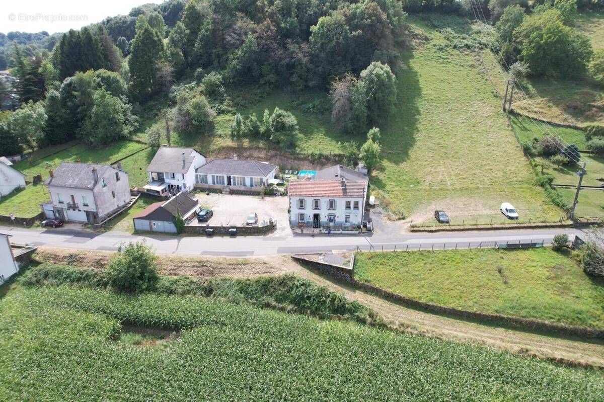 Photo 1 - Commerce à SAINT-CERNIN