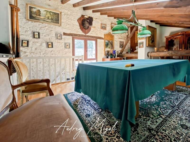 Propriété en pierre 8 pièces, 5 chambres, dépendances, piscine, terrain 7800m² - photo 15
