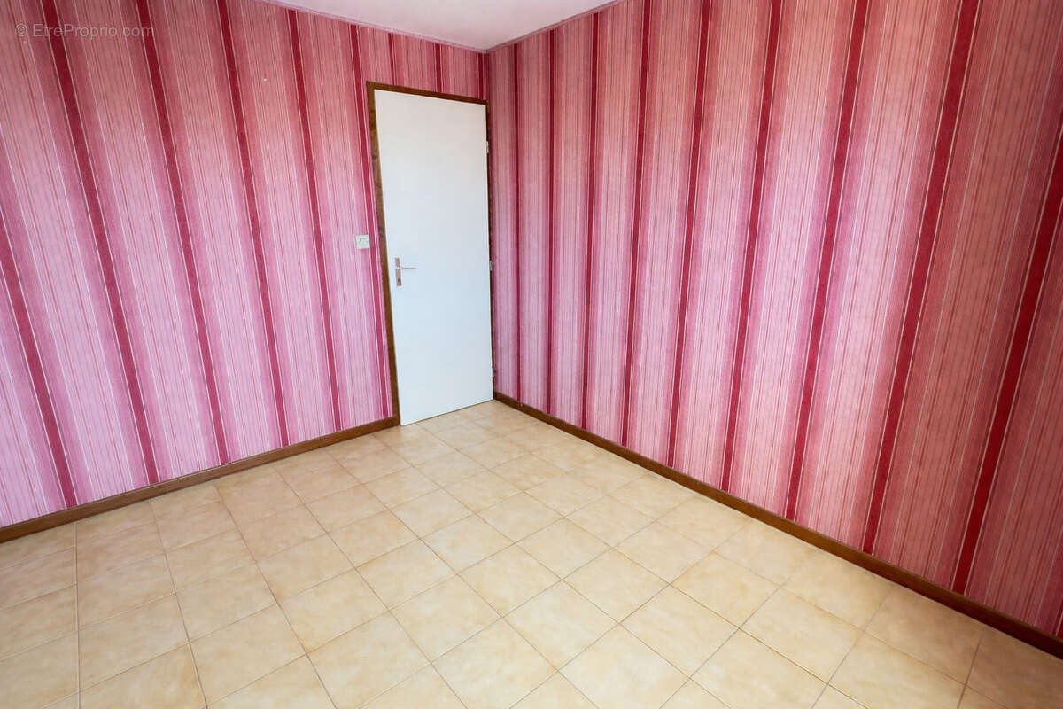 Maison à SAINT-LAURENT-DE-LA-SALANQUE