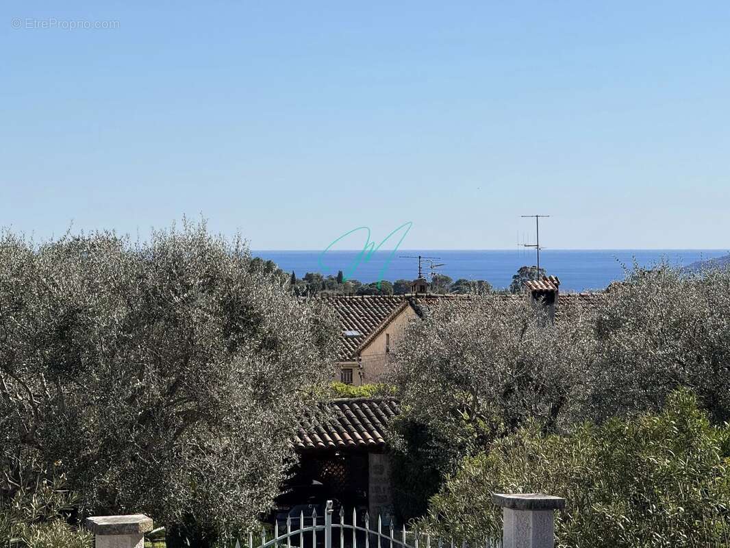 Appartement à LA ROQUETTE-SUR-SIAGNE