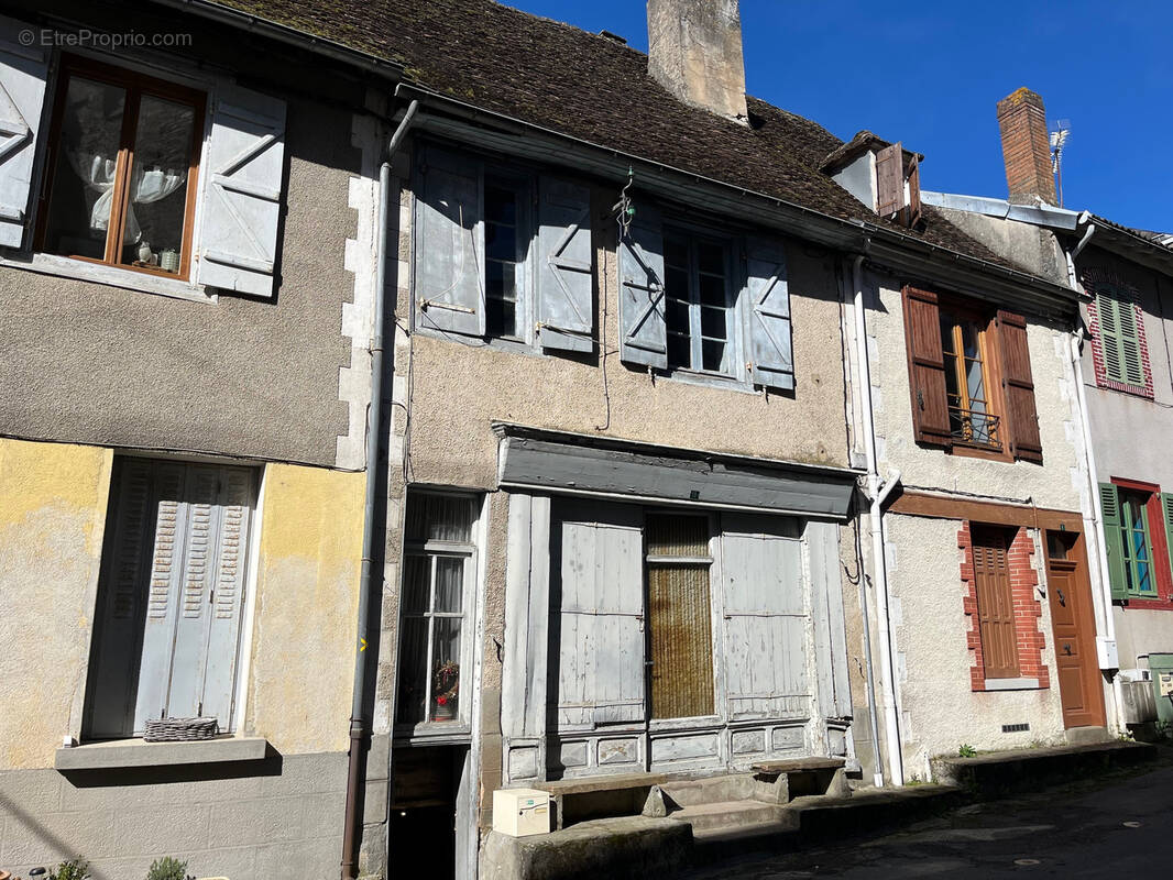 Maison à COUSSAC-BONNEVAL