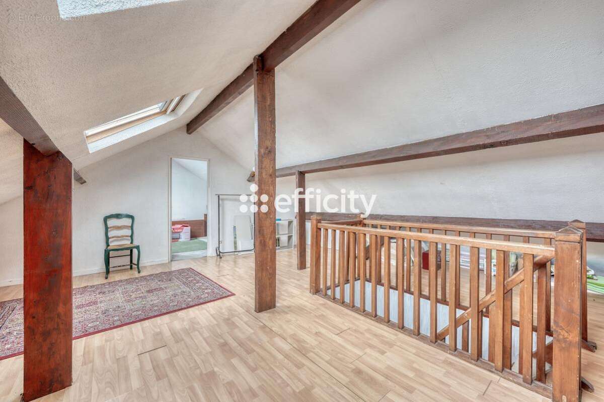 Maison à COMBS-LA-VILLE