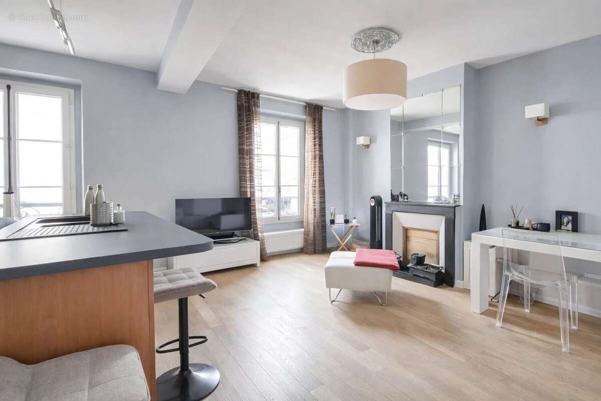 Appartement à PARIS-17E