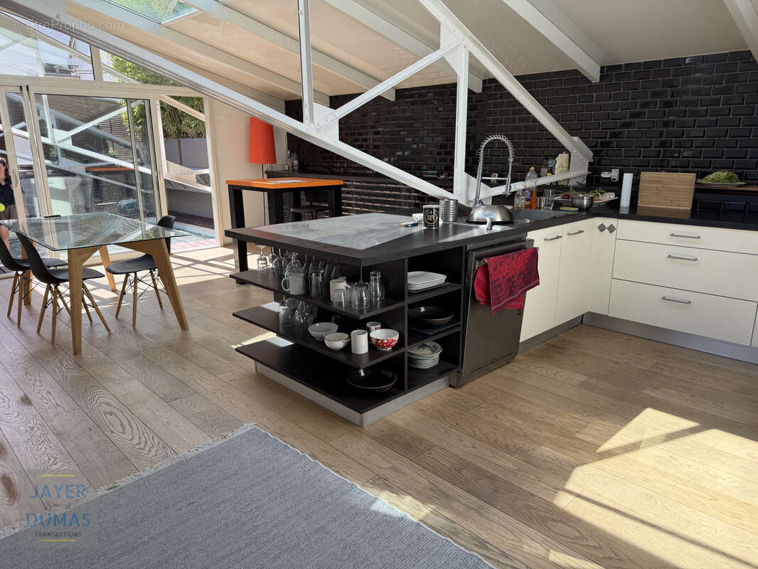 CHALON-SUR-SAONE - Magnifique Maison de ville traitée comme un Loft  - Grand Garage - - photo 4