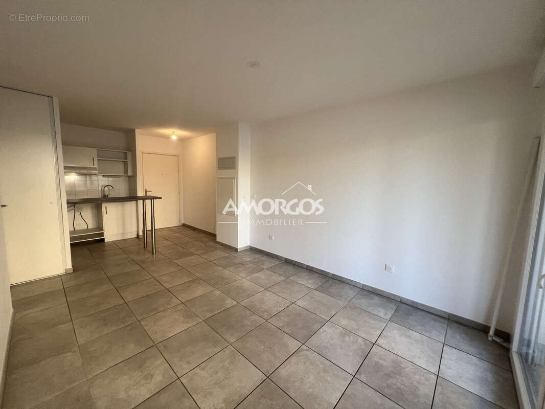 Joli T2 récent avec terrasse et stationnement - photo 3
