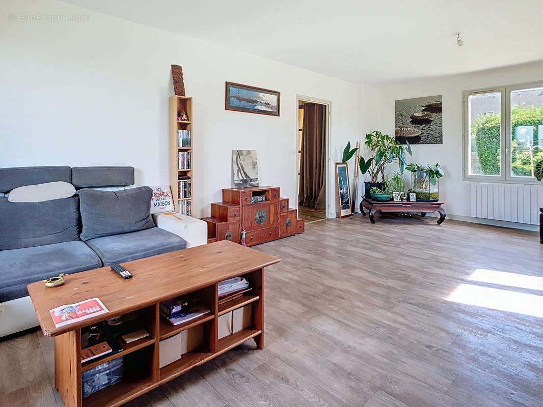 Maison à MINIAC-SOUS-BECHEREL