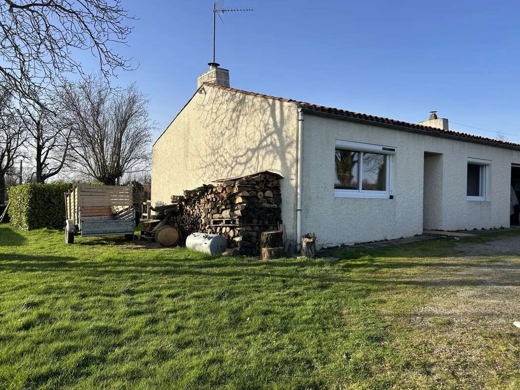 Maison à MONCOUTANT