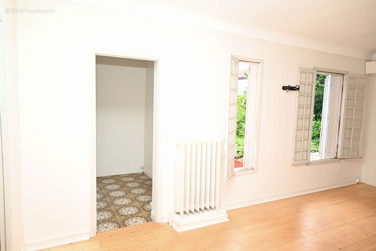 Maison à SAINT-LAURENT-DU-VAR