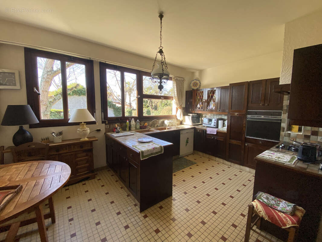 Maison T9 située à Séméac - photo 6