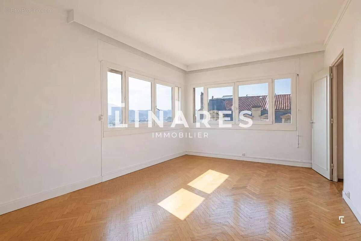 LE TRIVERSANT - Appartement T5 de 163m2 + 2 extérieurs + 3 expos - cave - 13008 Perier - photo 11