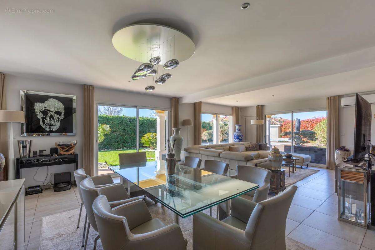 Maison à SAINT-BONNET-DE-MURE