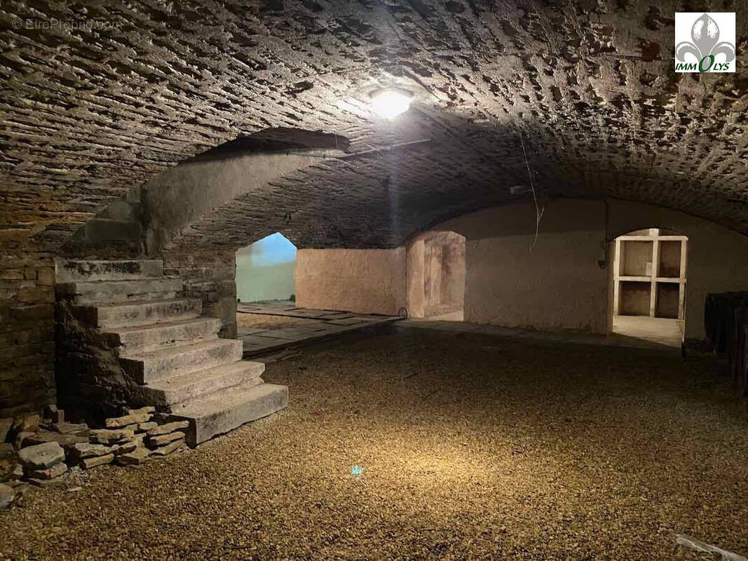 Commerce à SAVIGNY-LES-BEAUNE