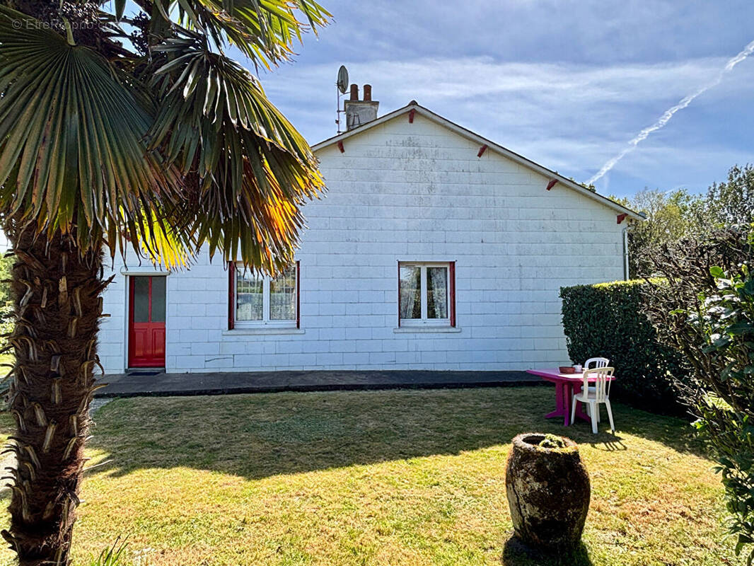Maison à LA CHAPELLE-DES-MARAIS