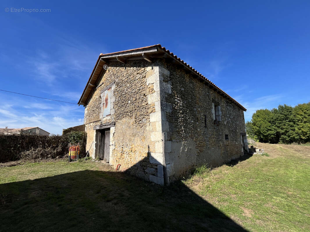 Maison en pierres avec grange sur 4500 m2 de terrain - photo 20
