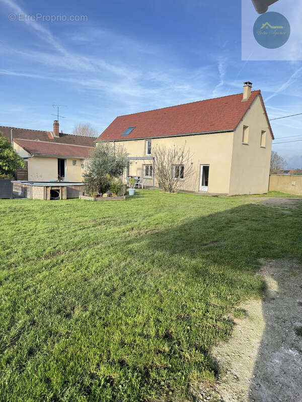 Maison à PERS-EN-GATINAIS
