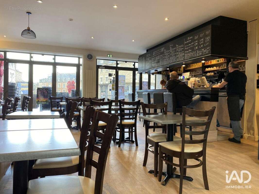 Photo 4 - Commerce à FOUGERES