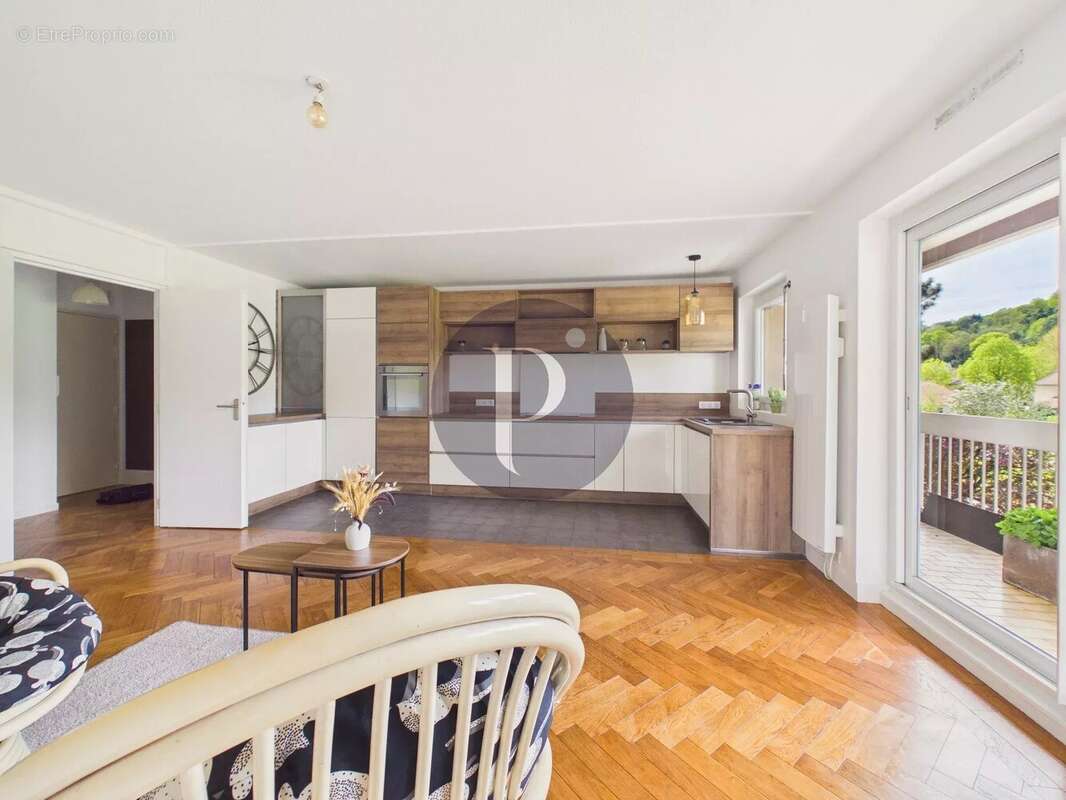 Appartement à VERRIERES-LE-BUISSON