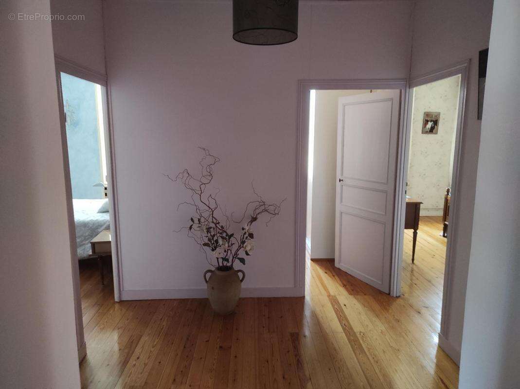 Maison à SAINT-JEAN-D'ANGELY