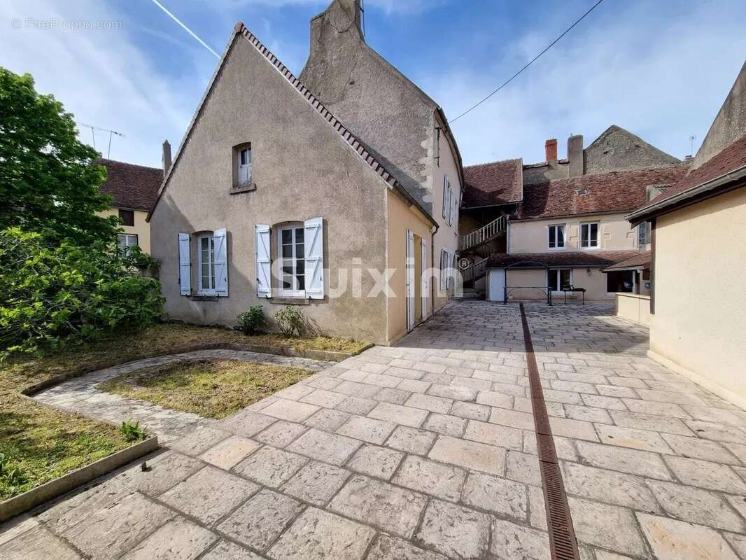 Maison à VARZY
