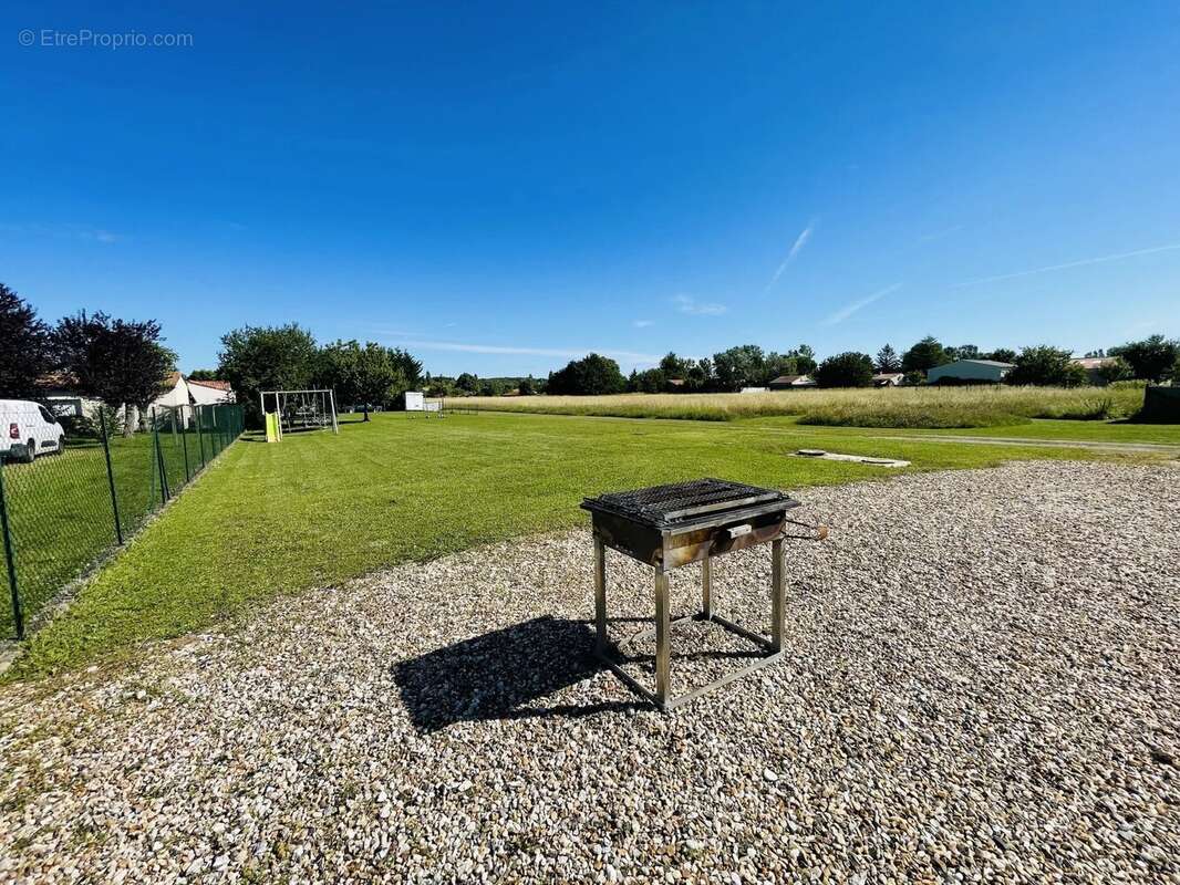 Maison à BARBEZIEUX-SAINT-HILAIRE