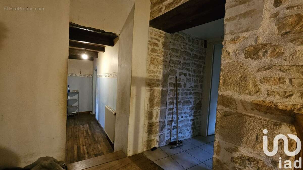 Maison 103 m² à Les Adjots  - photo 4