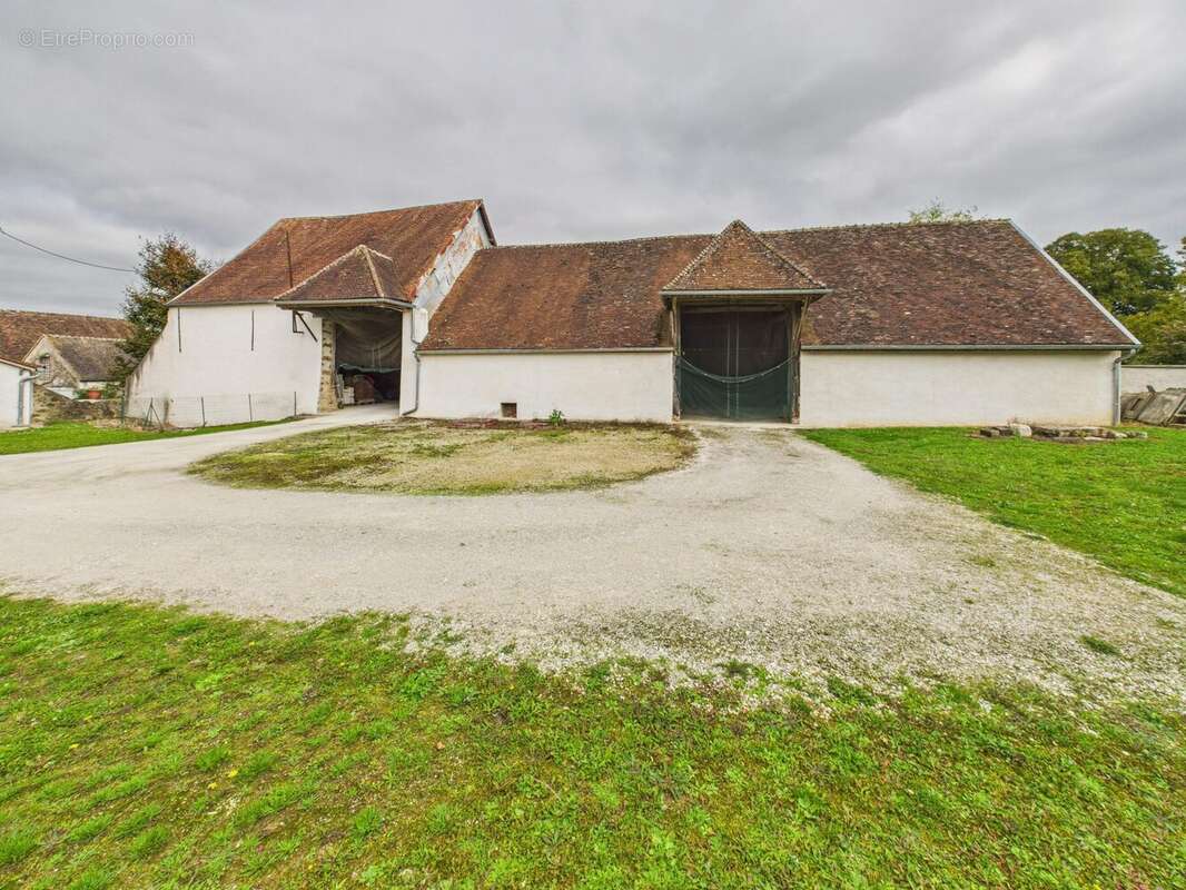 Maison à LA LOUPTIERE-THENARD