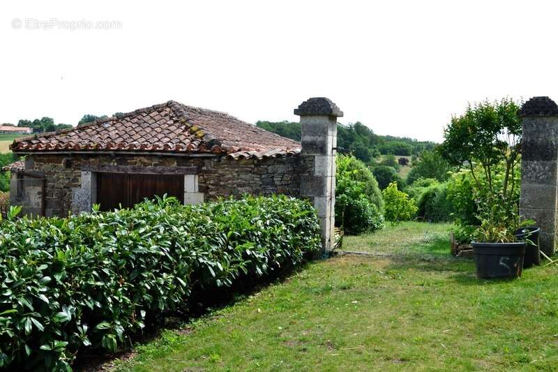 Maison de village 185 m2 avec jardin CHERVES CHATELARS (16) 154 500€ FAI - photo 21