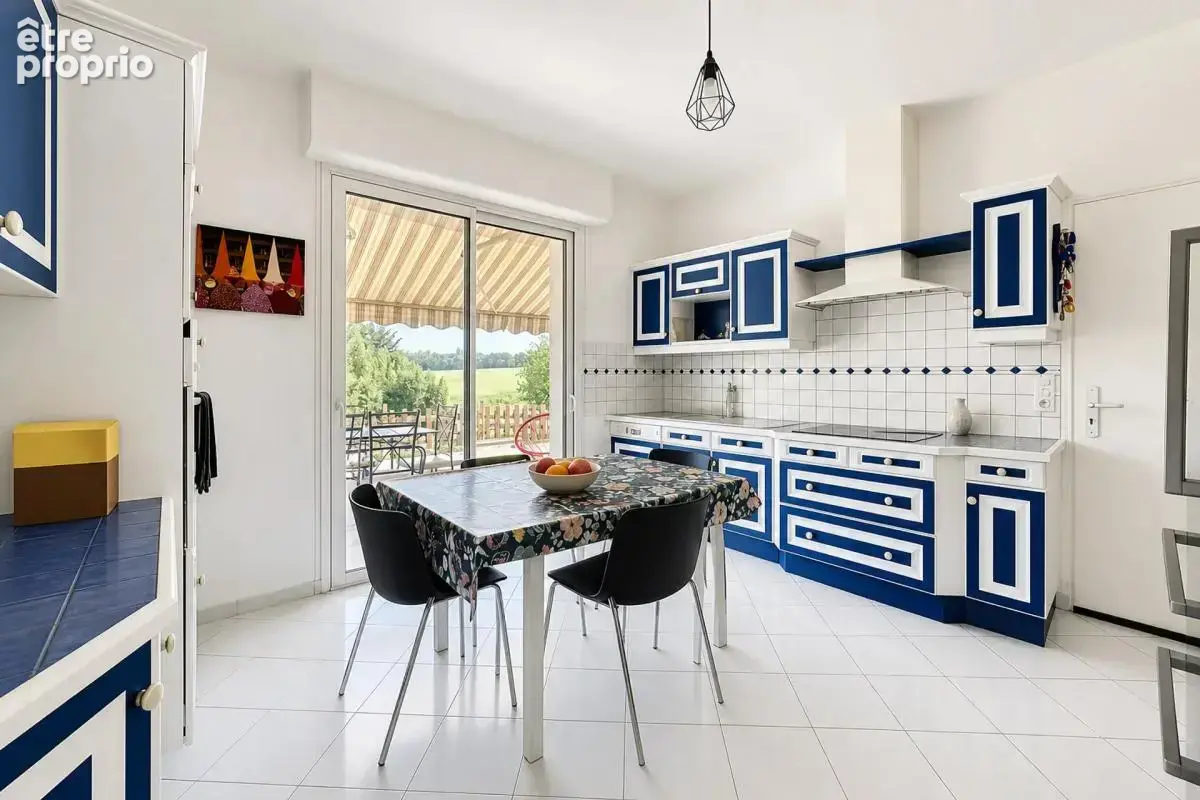 Maison de 8 pièces de 258 m² à Château-Gontier - photo 2