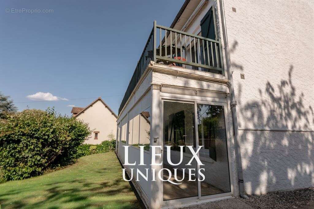 Lieux uniques ® x propriétés privées propose maison de  187 m² sur un terrain de 1295 m² à cellettes - photo 4