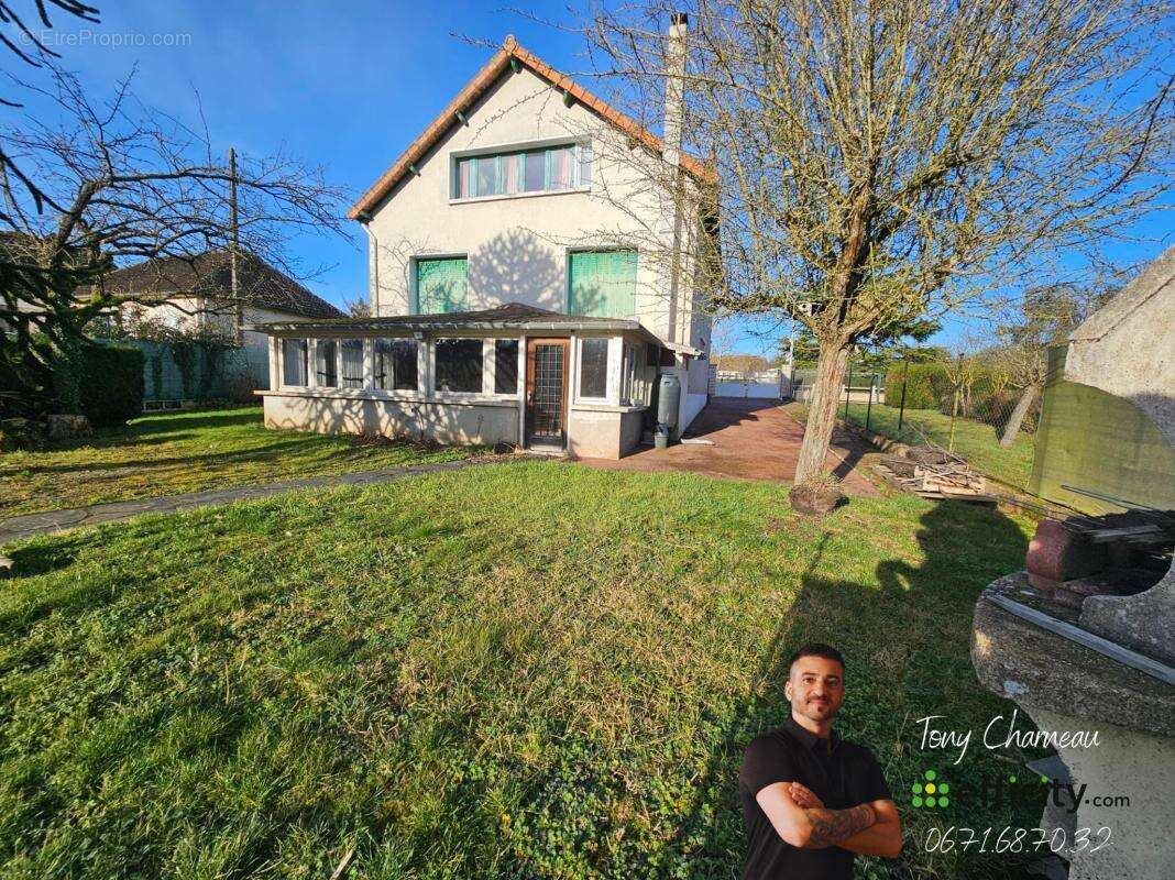 Maison à AZE