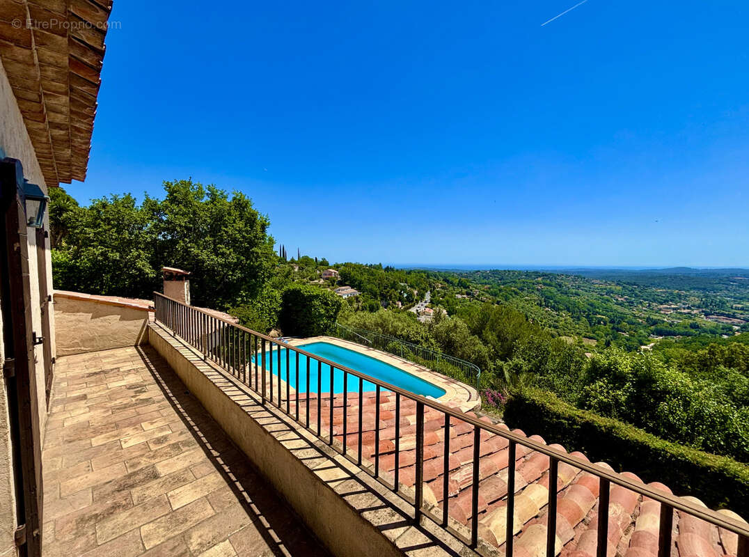 Maison à CHATEAUNEUF-GRASSE