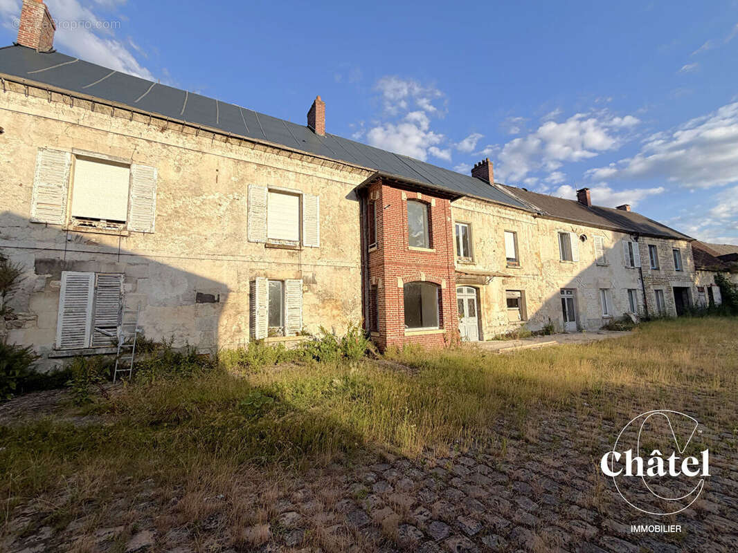 Proche Nanteuil le Haudouin - Ensemble immobilier et dépendances - Travaux - photo 2