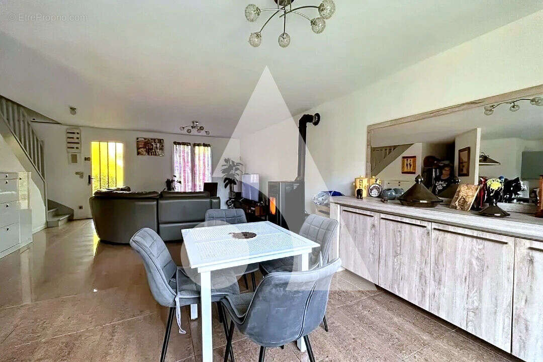 Maison à MOUROUX
