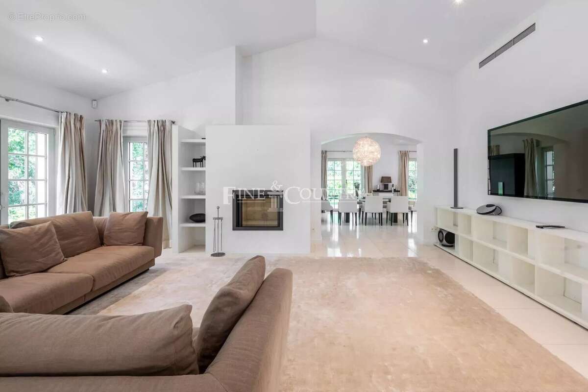 Maison à TOURRETTES