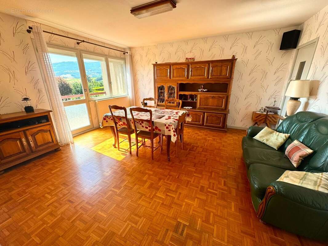 SAINT-JEAN-BONNEFONDS – Maison familiale de 120 m² avec jardin, terrasse et garage - photo 3