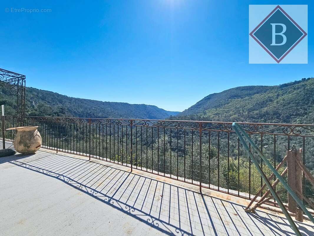 Maison à SAINT-CEZAIRE-SUR-SIAGNE