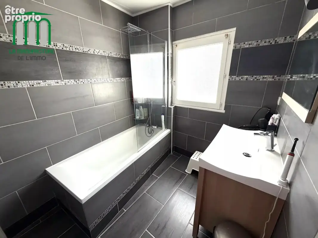 Maison de ville de 82 m² avec terrasse et jardin de 126 m² / le chambon-feugerolles-secteur Gaffard. - photo 12