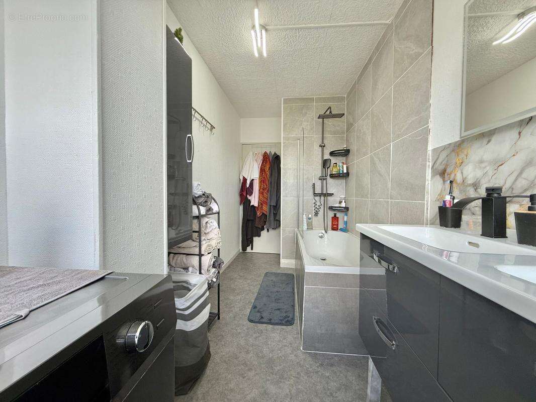 Appartement à CHENOVE