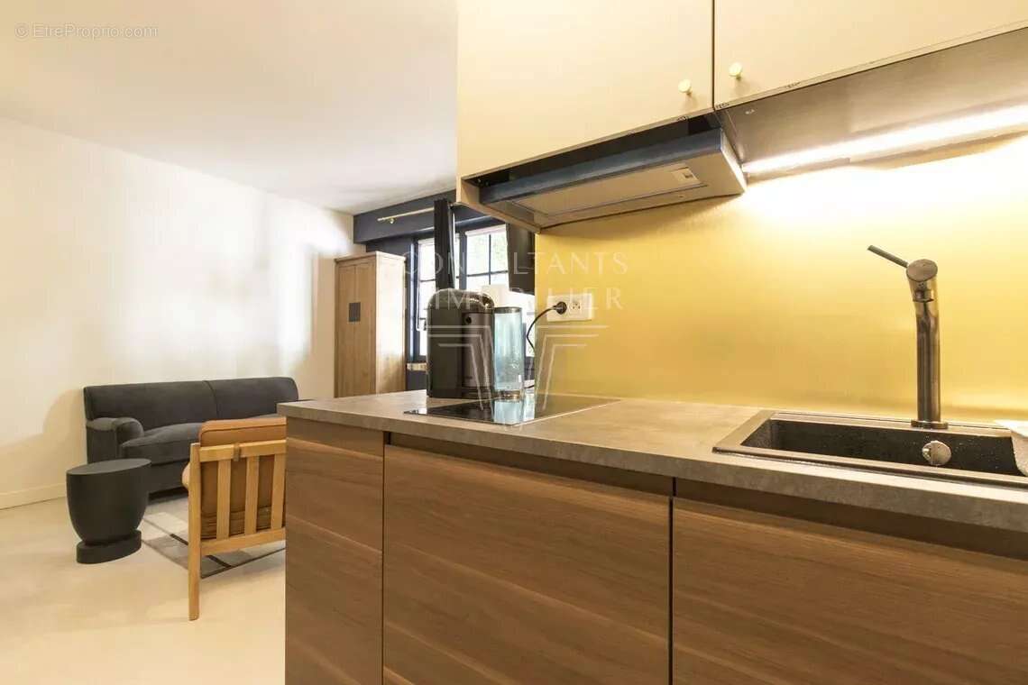 Appartement à NEUILLY-SUR-SEINE